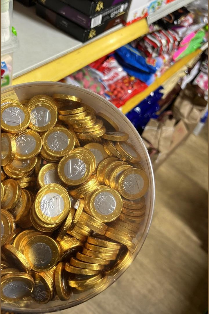 300 Chocolate Pieces 900g